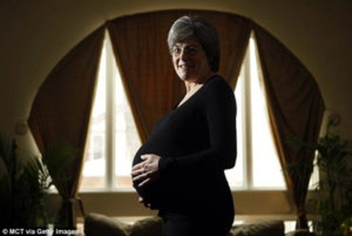This woman is considered crazy because she decided to get pregnant at 61 years old!